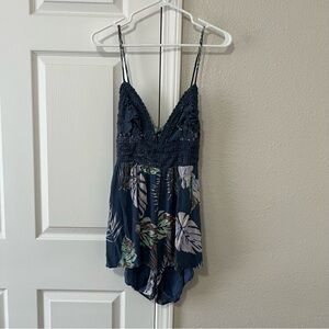 Mod On Trend Navy Floral Crochet Lace Boho Romper Size Large